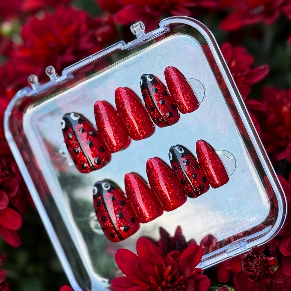 Lady Bug Press-on  Nail Set